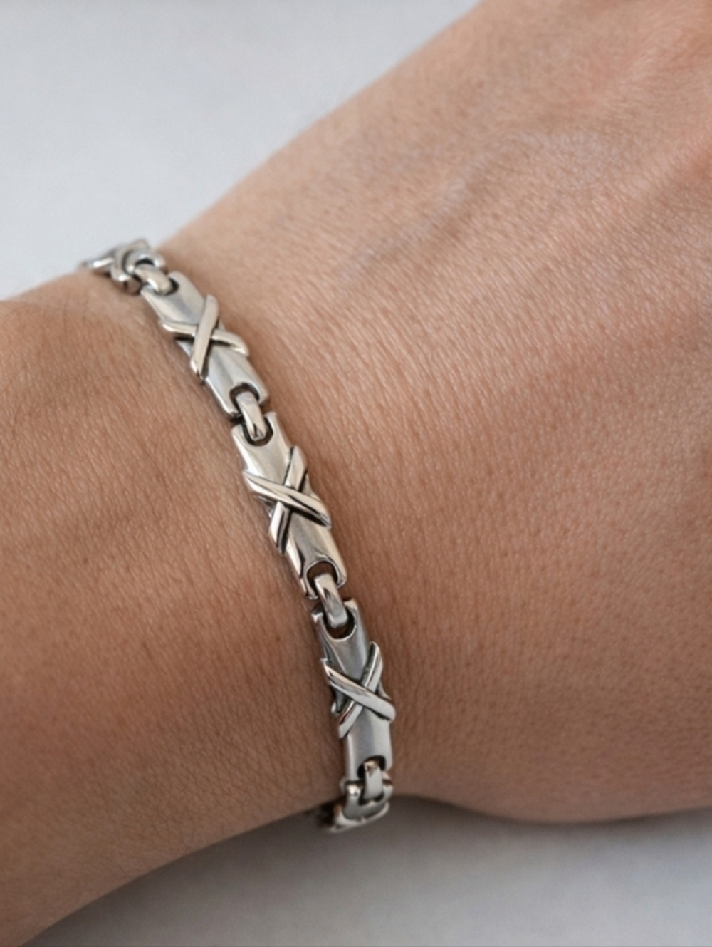 Silver-toned Polished & Matte Link Bracelet with X Detail, 7”